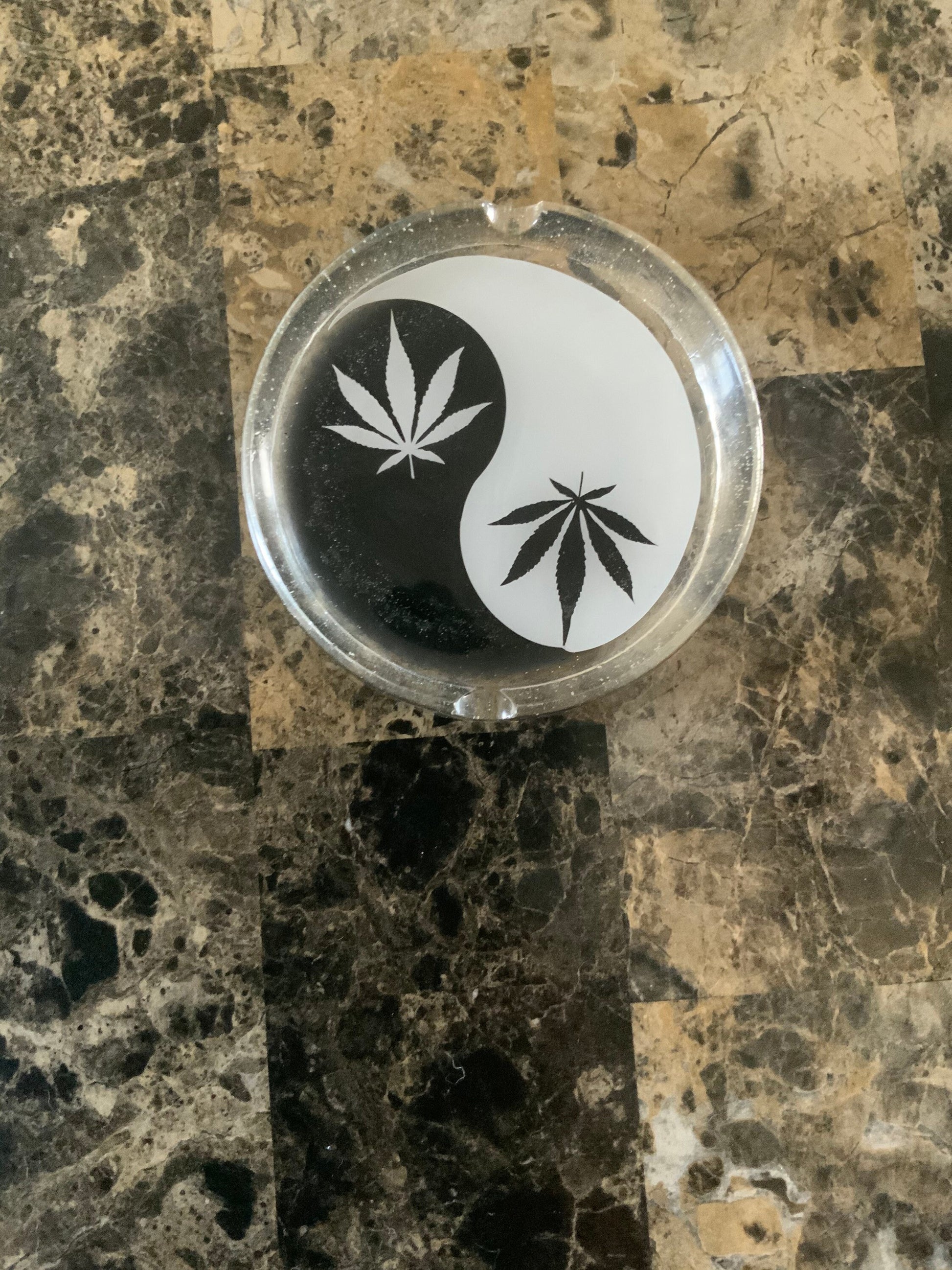 resin yin and yang tray