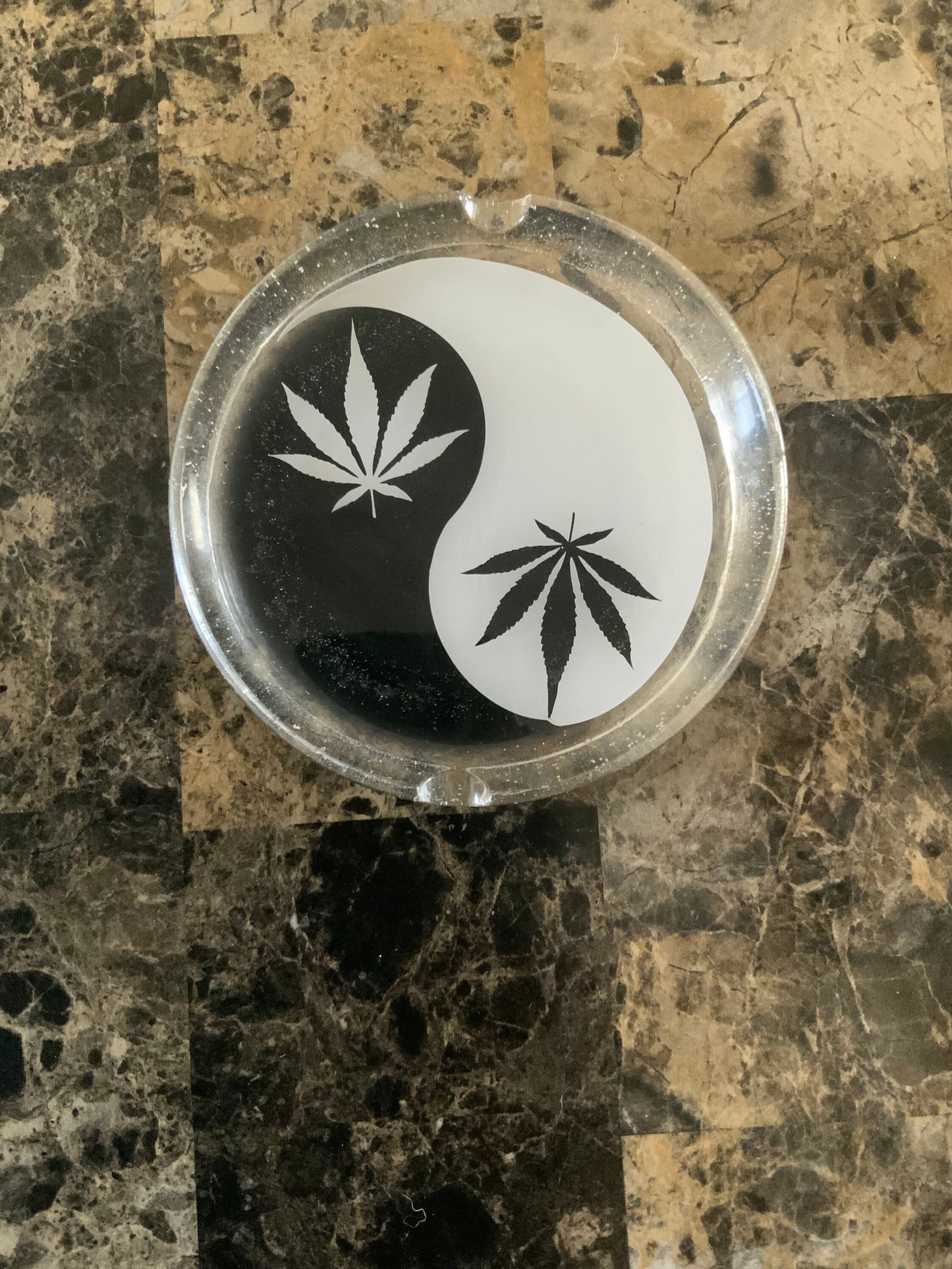 weed leaf ash tray