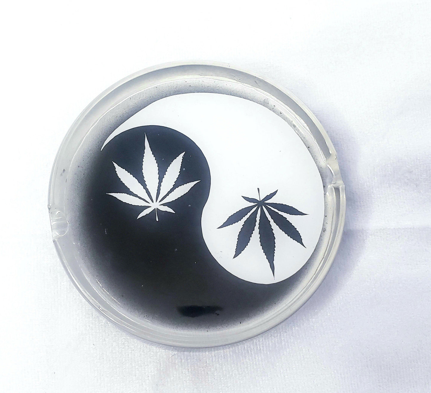 ying and yang resin ash tray