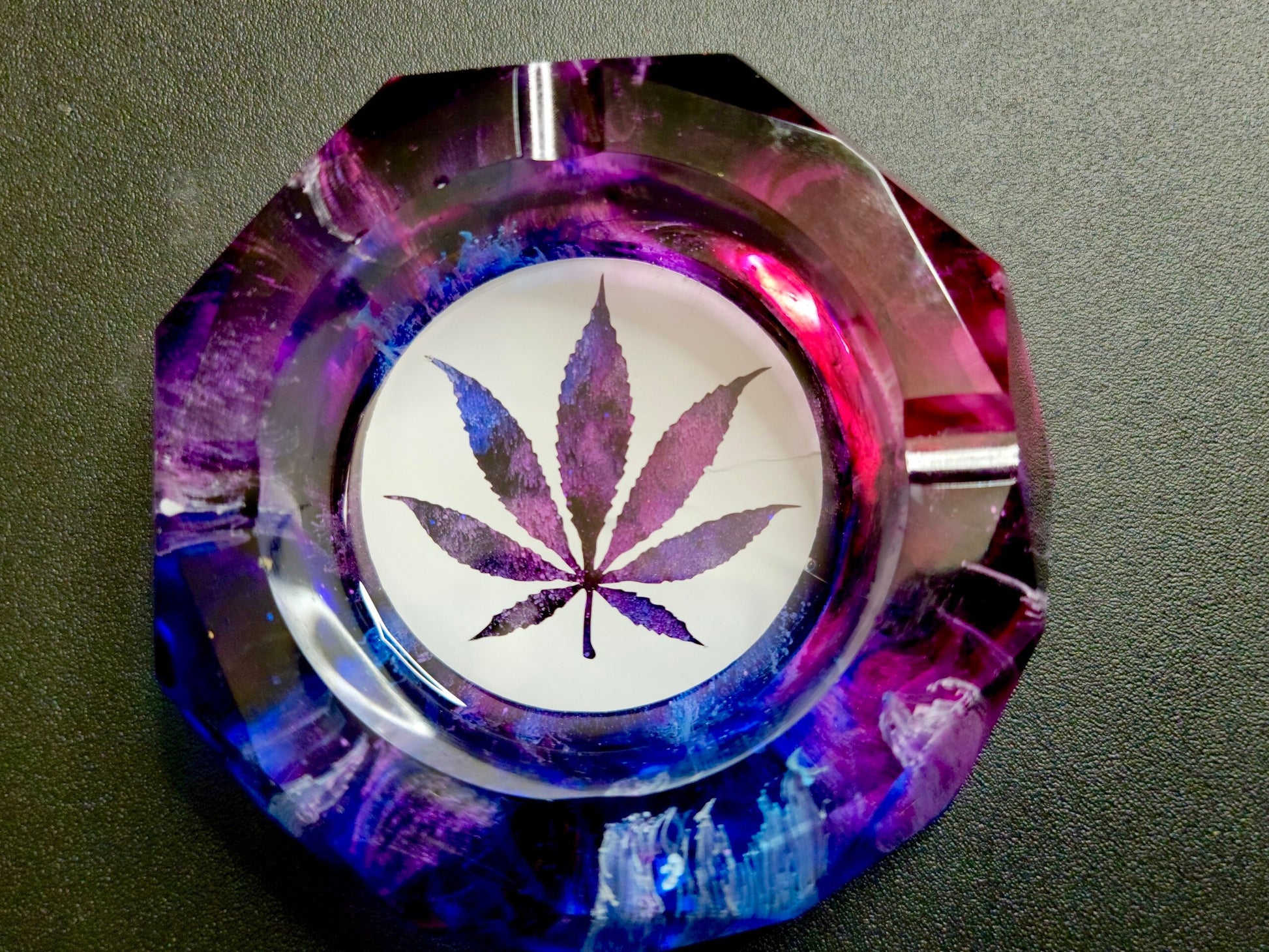 weed leaf ashtray