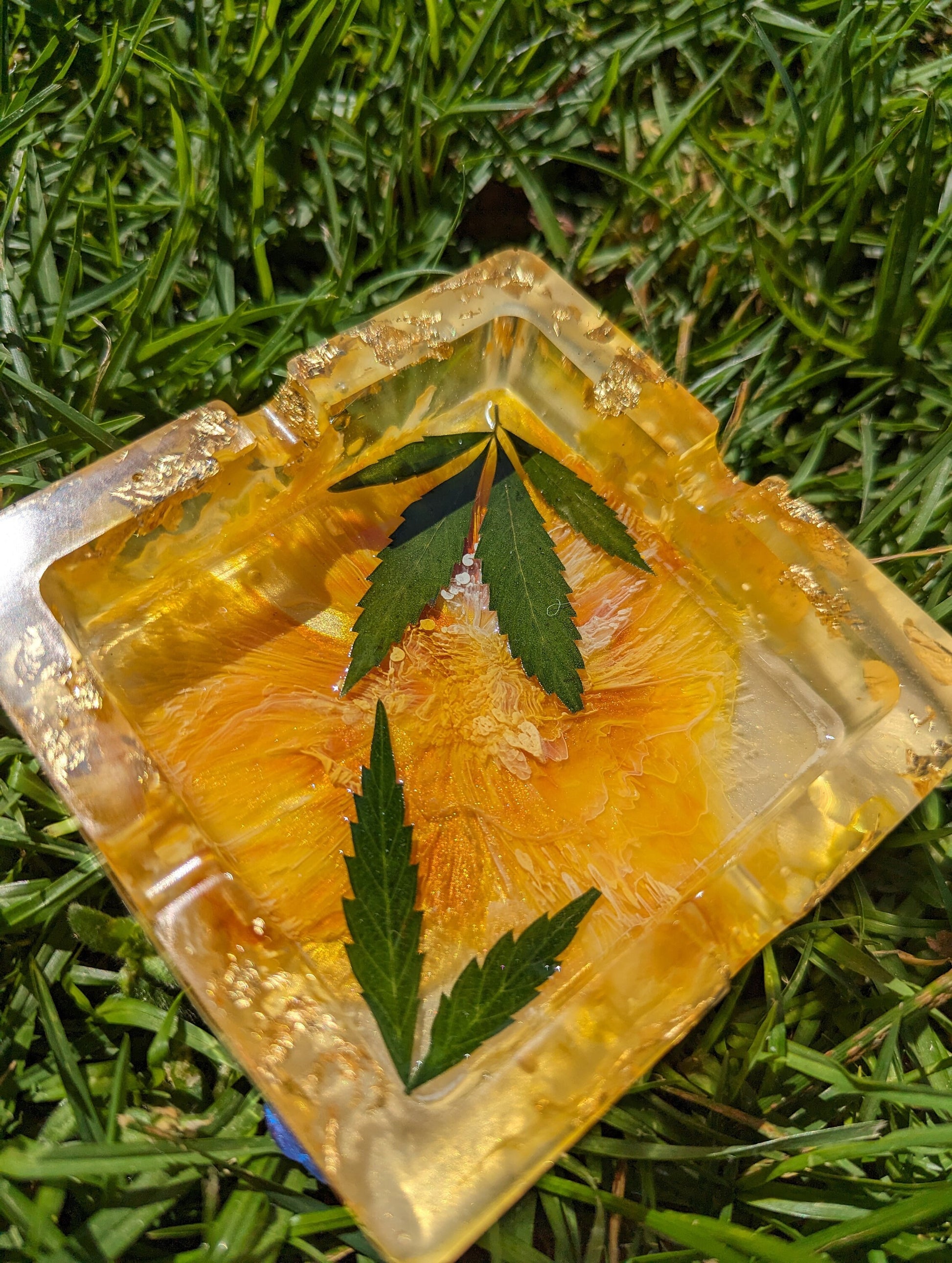 weed leaf ash tray